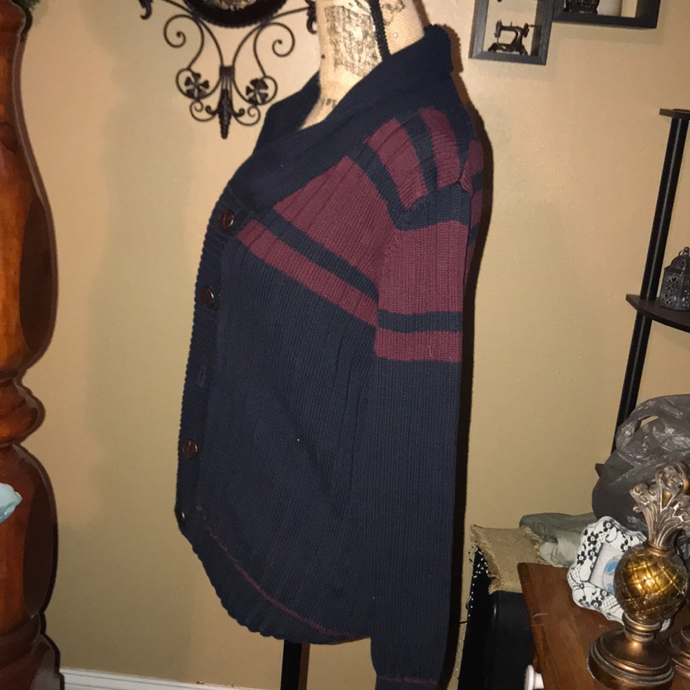 Nice button down sweater - Picture 5 of 8